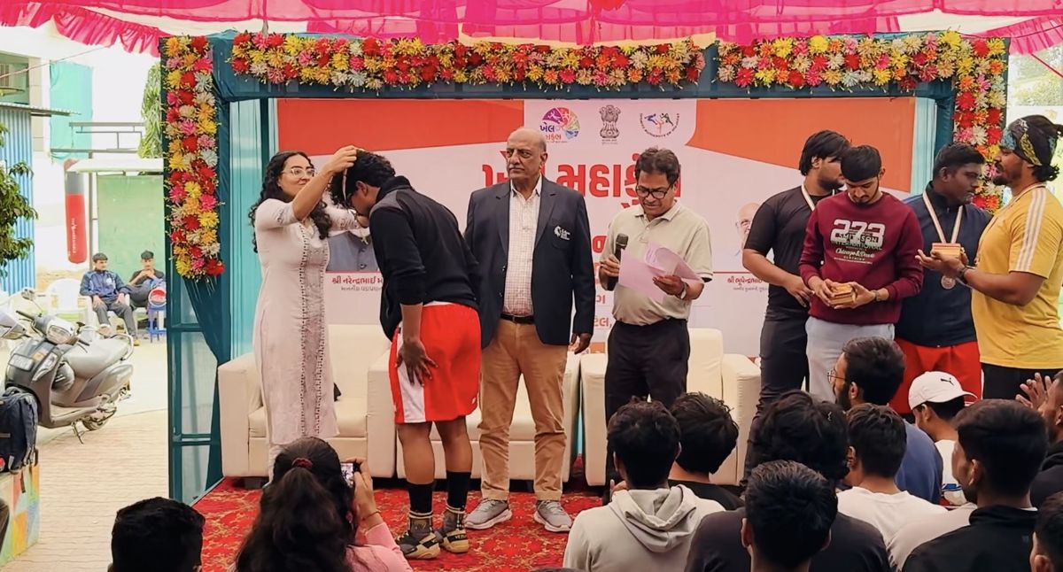 Moksha receives his Khel Mahakumbh gold medal on stage